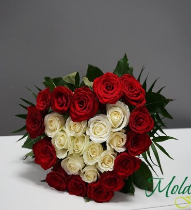 Buchet-inima de trandafiri ”Prima întilnire” foto 394x433